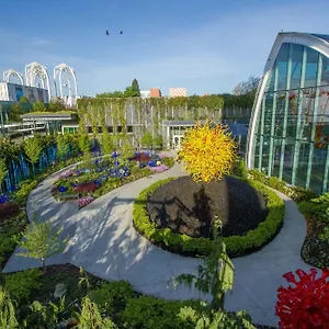 https://modern-home-rooftop-view-3-block-beacon-station.seattlehotelsites.com